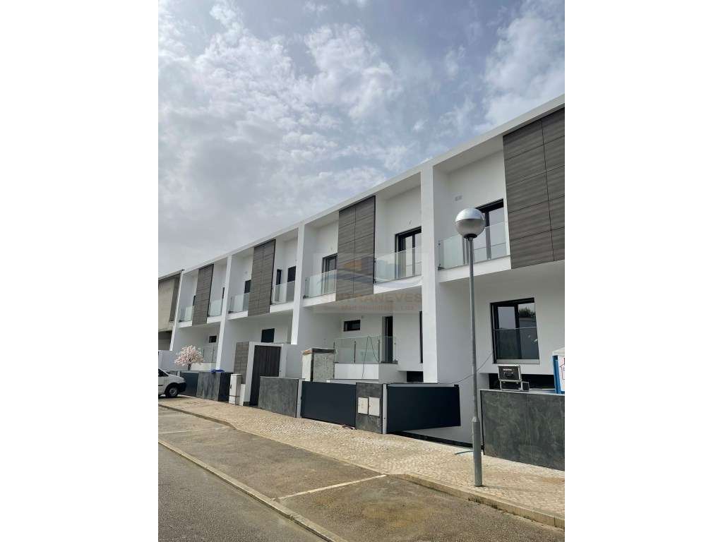 Moradia T4 de Luxo elegante e de muito bom gosto com piscina em ban... - Grande imagem: 5/24