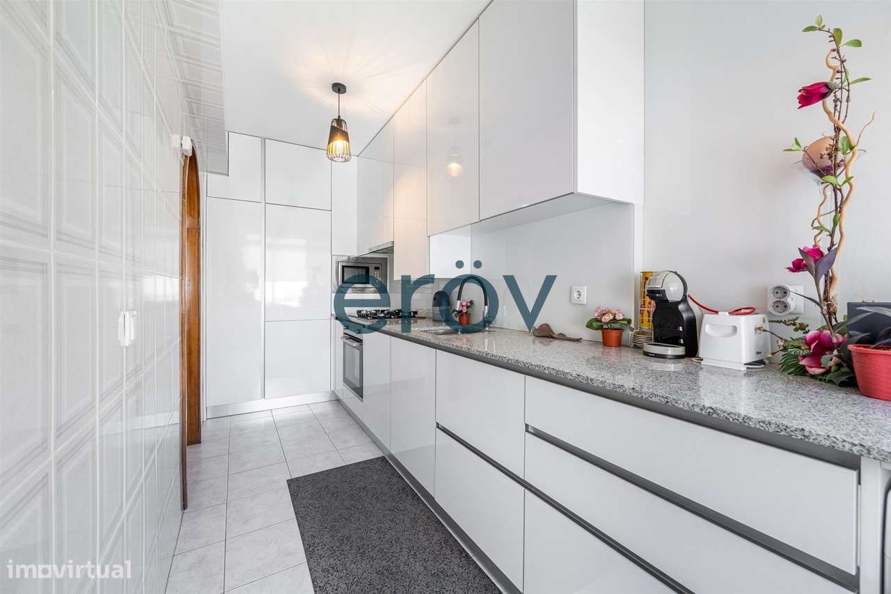 Apartamento T1 com Lugar de Garagem a 500 Metros da Praia – Póvoa de V-8