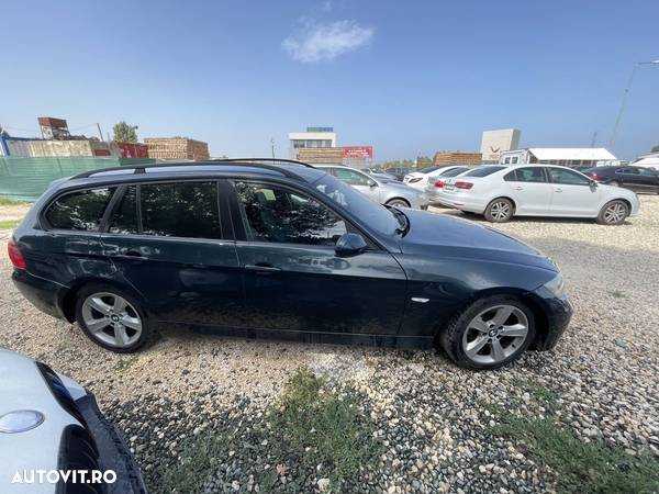 BMW Seria 3 320d Touring - 12