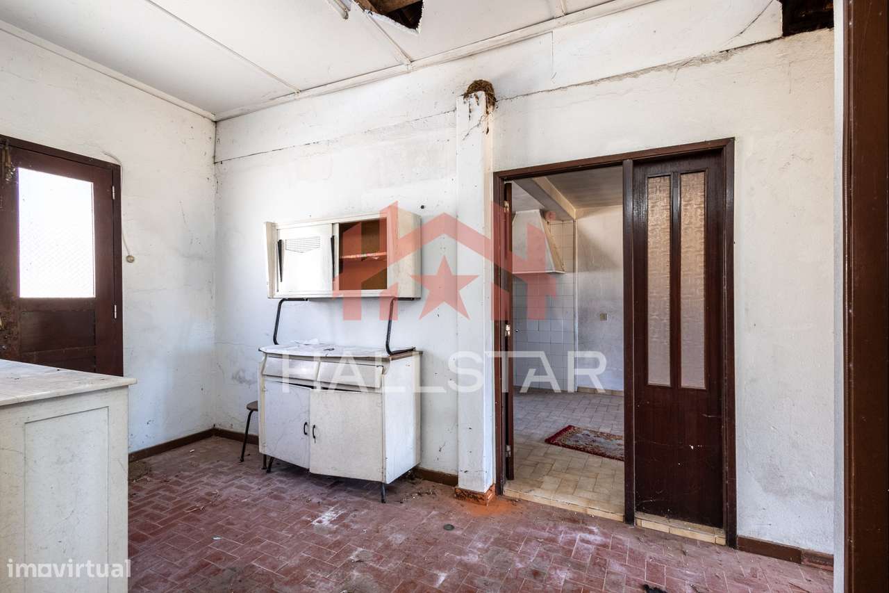 Moradia T4 / Para Reconstrução / Térrea / Lote com 1.218m2 / Pinheiros - Grande imagem: 5/35