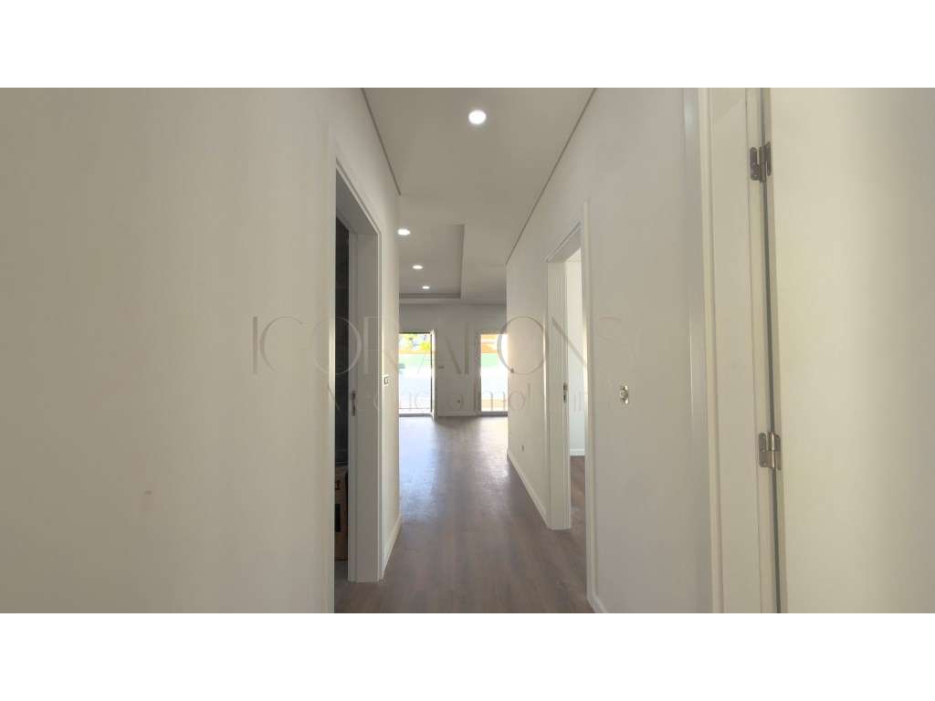 Moradia Térrea Independente T3+1 com Piscina-12