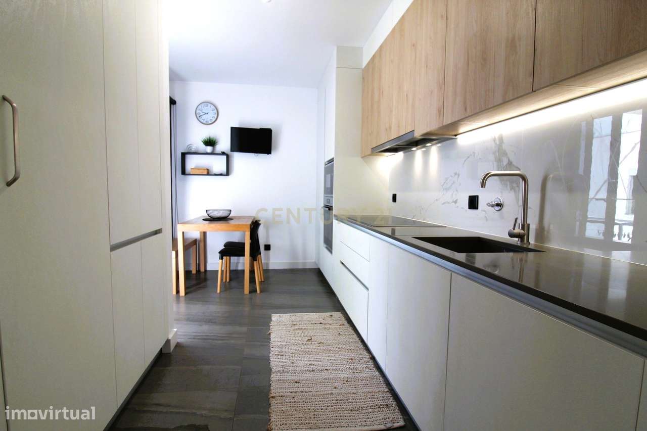 Apartamento T2 Exclusivo com Vista Mar e Localização Privilegiada-6