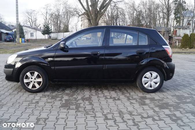 Kia Rio - 12