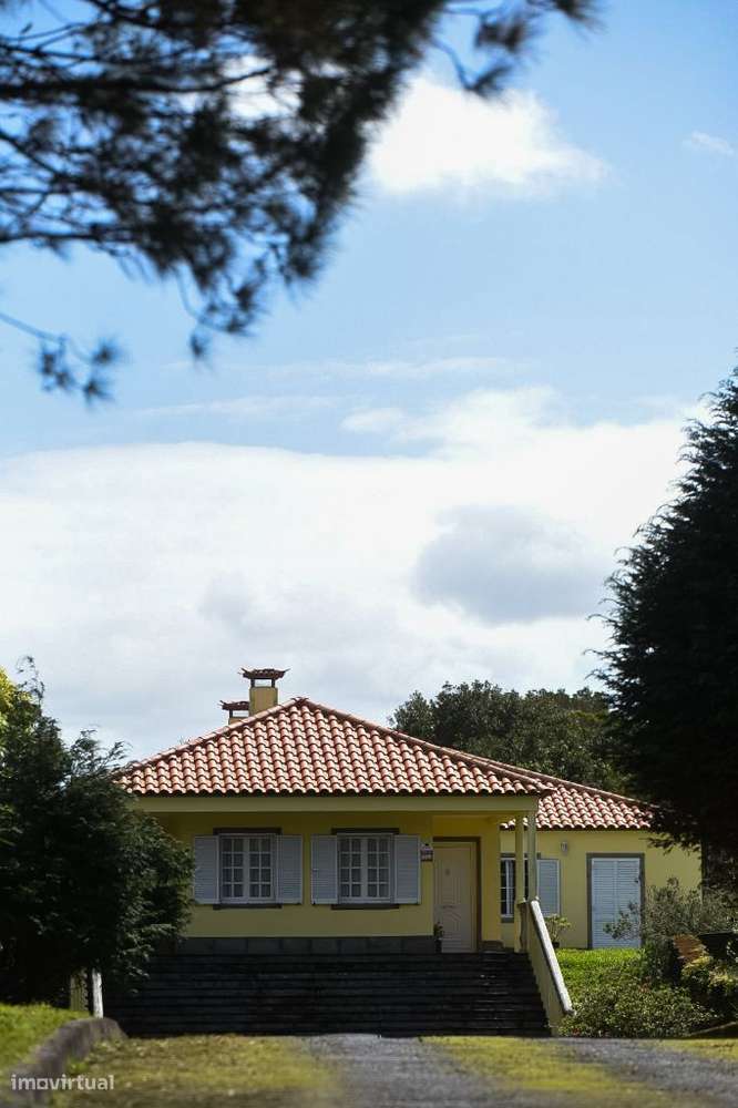 Casa Espaçosa com Jardim com Árvores de Fruto no Pico da Pedra - Grande imagem: 2/44