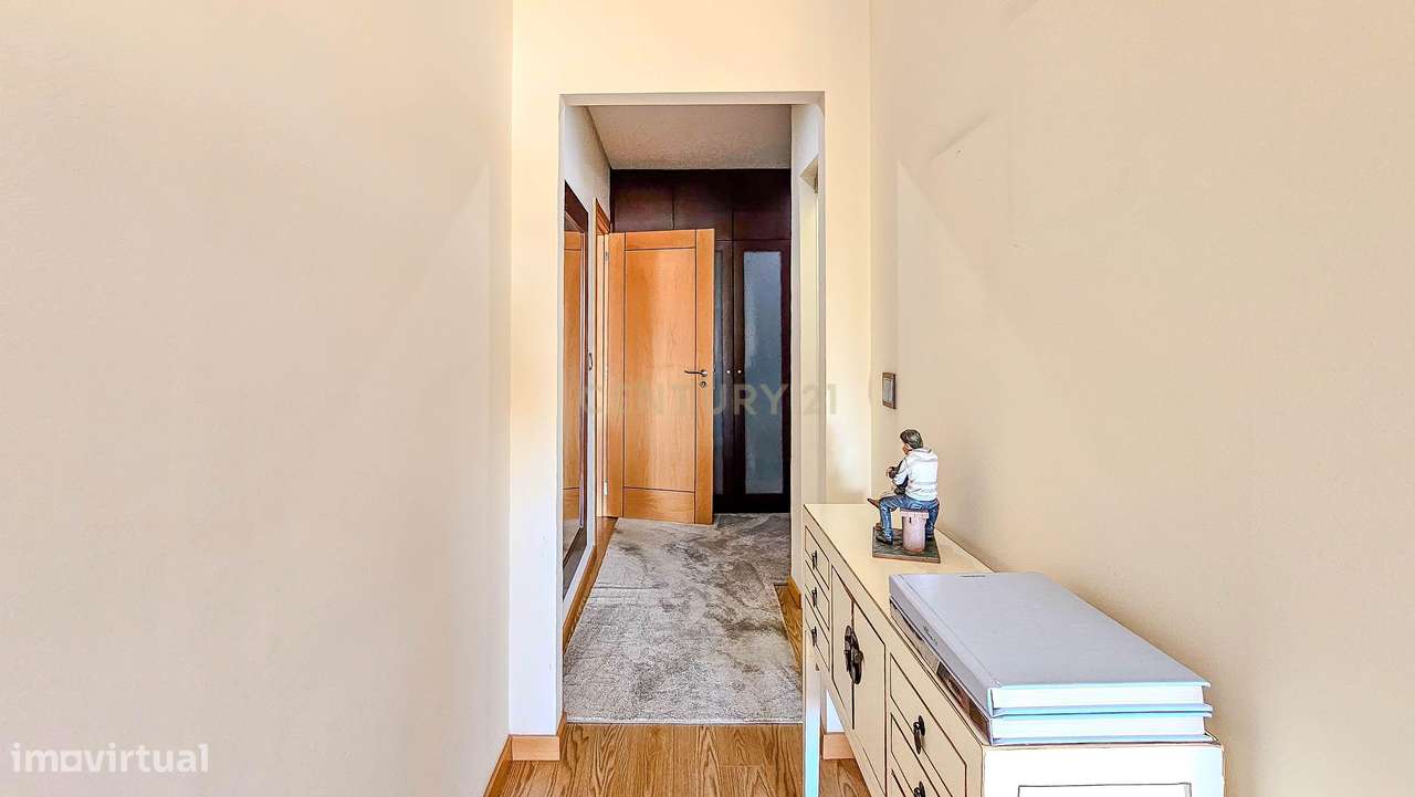 Apartamento T2 no Bonfim, Porto, terraço fechado e varanda.-15
