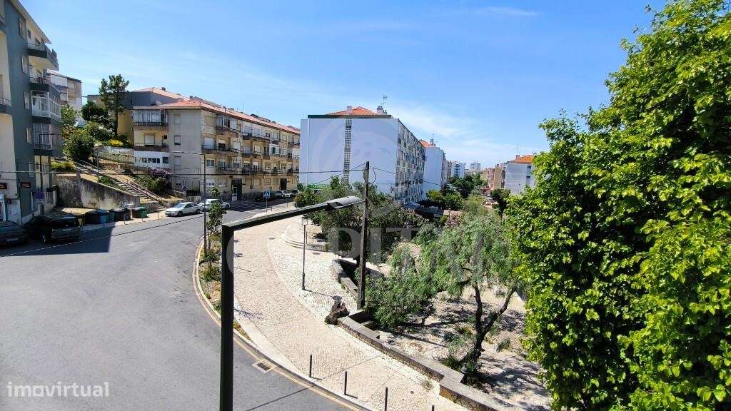 Apartamento T4 nas Mercês-30