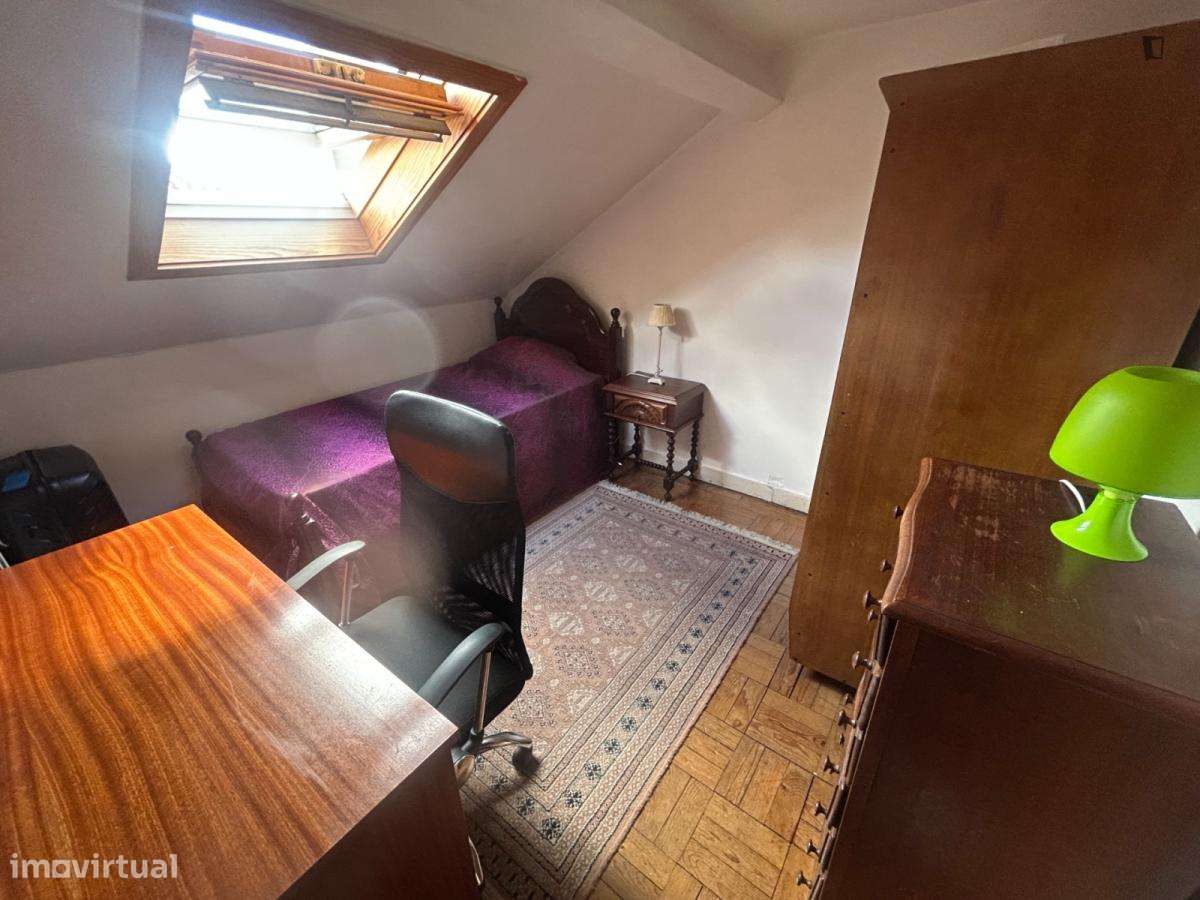Quarto - localizado em  Coimbra - Grande imagem: 4/9