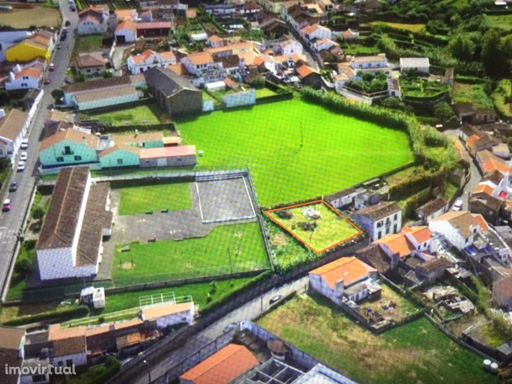 Terreno com área total de 380 m2, com cerca de 16 metros ...