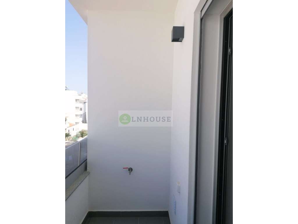 Apartamento de tipologia T1 novo a 250 m da praia de Monte Gordo.-18