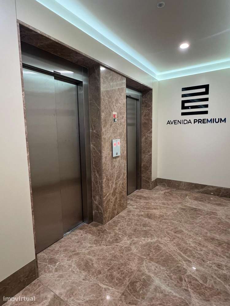 T2  Novo  Gaia Av. República Metro S. Ovídio Lugar Garag Duplo Varanda-33