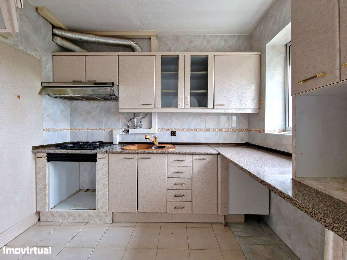 Apartamento T3 para remodelação total nos Olivais-5