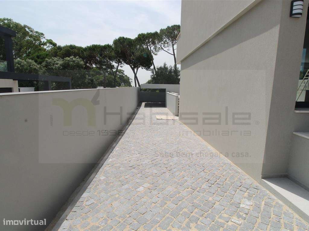 Moradia V3 +1 com piscina em Barcarena-35