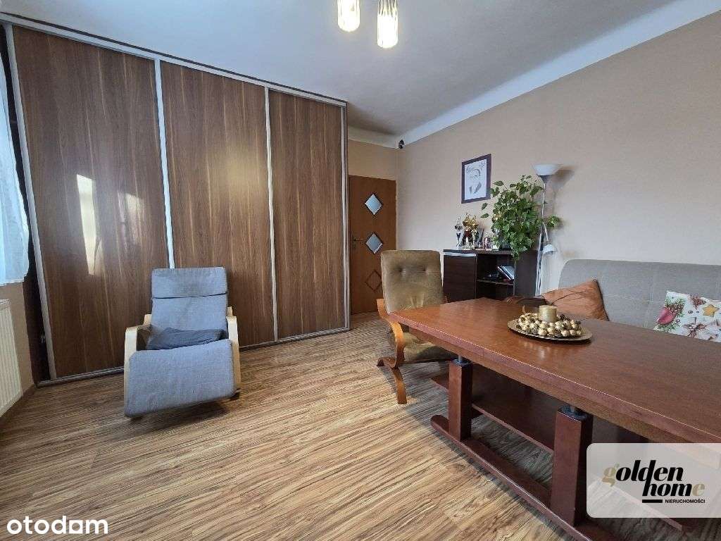 Dom z zabudowaniami gospodarskimi na działce 3478m-4