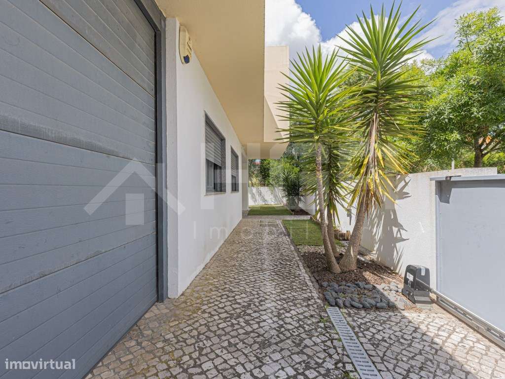 MORADIA V4 | SEMI-NOVA | 2 PISOS | GARAGEM | EXCELENTES ACESSOS ROD... - Grande imagem: 4/19