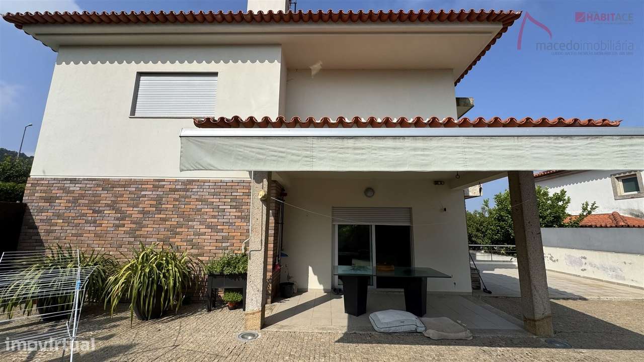 Moradia Isolada T3 com Piscina em Adaufe, Braga-52