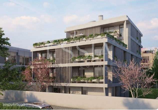 Apartamento T3 Com Dois Lugares De Garagem E Varanda Com 29 M2