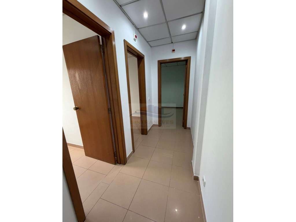 Excelente Oportunidade - T1+1 com Loja | Versatilidade e Investimen... - Grande imagem: 2/9