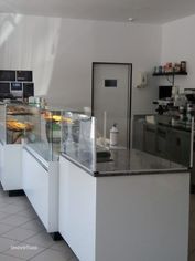 Trespasse de Cafetaria e Pão Quente no Centro de Ourem