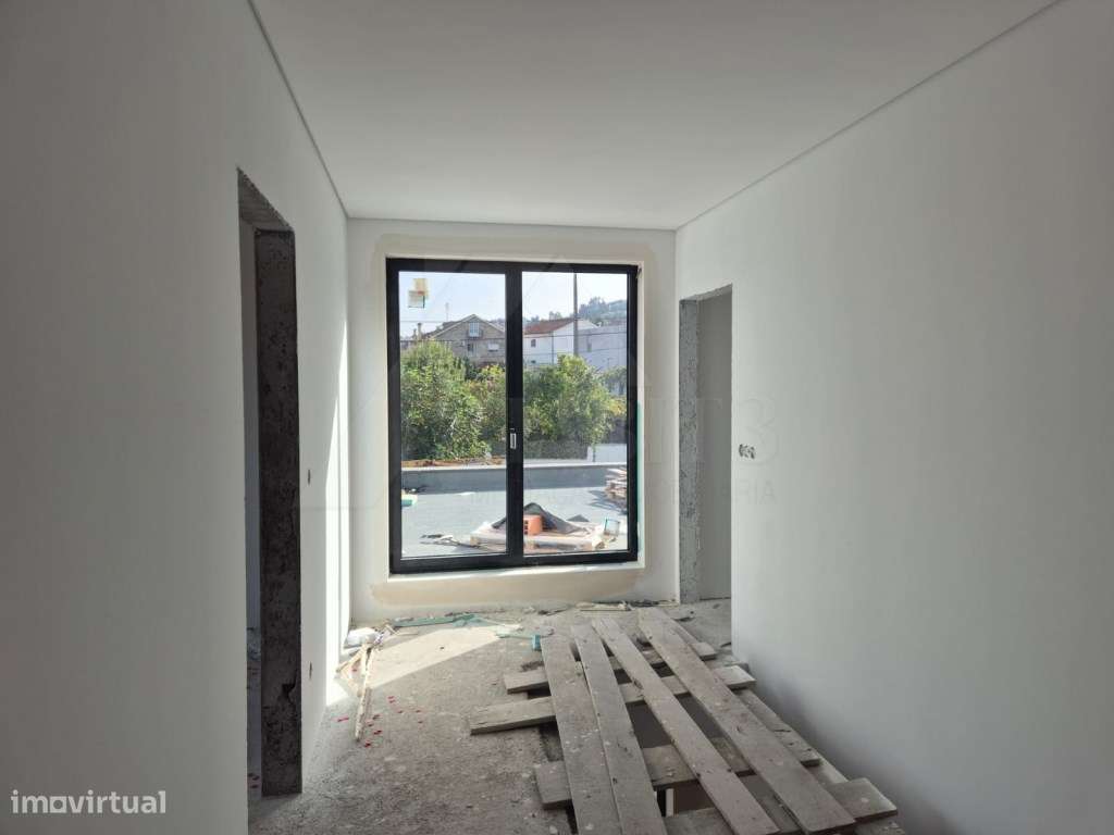 Moradia T3 de Arquitetura Moderna, com piscina - Correlhã, Ponte de...-12