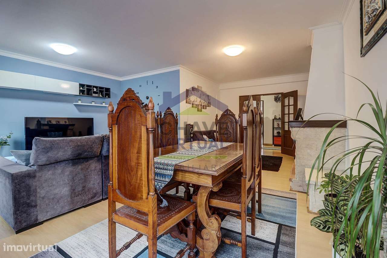 Apartamento T3 com Sótão Amplo - Centro Bombarral-6