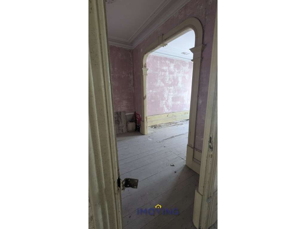 Moradia para remodelar - 3 pisos - jardim- centro do Porto-25