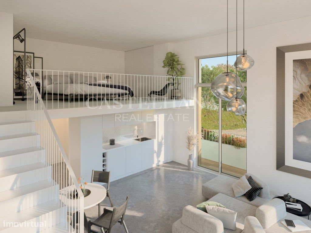 Loft com mezzanine e varanda em Miraf...