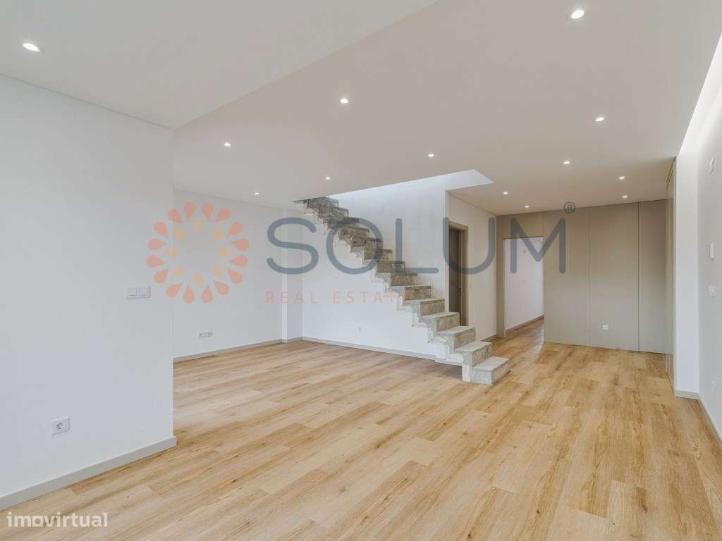 Apartamento Duplex T4 novo com grande Terraço - Montijo-4
