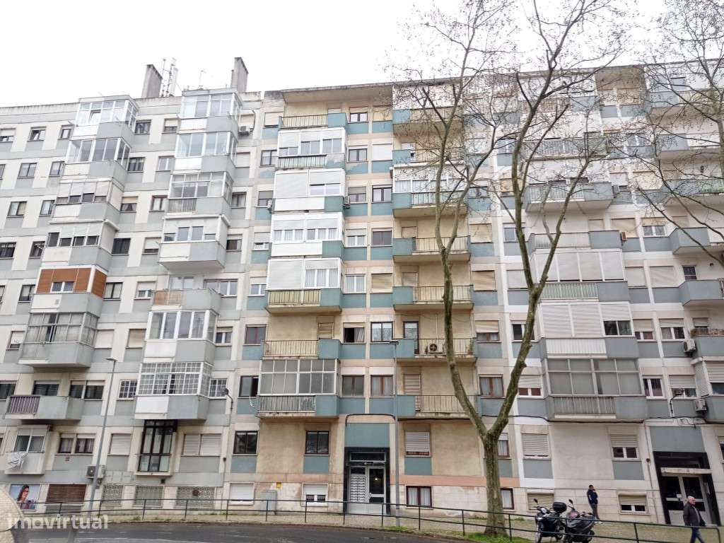 Apartamento T3 Totalmente Remodelado Em Benfica