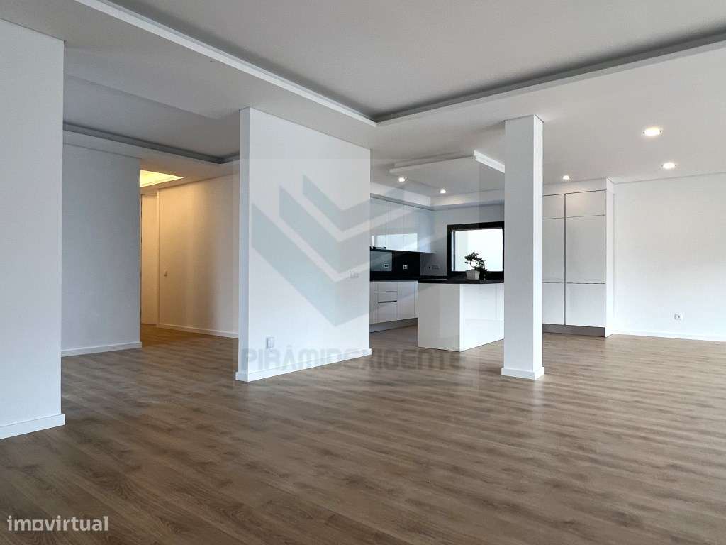 Ampla Moradia T4 em Azeitão: 72m² Open Space, 3 Suítes-5