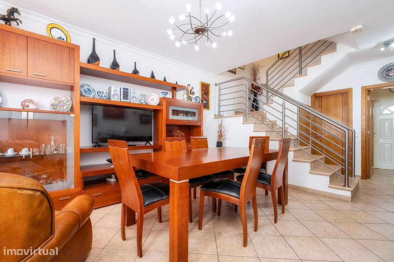 Moradia de Sonho V2+2 em Condomínio Fechado a 500 m² da Praia - Grande imagem: 4/60