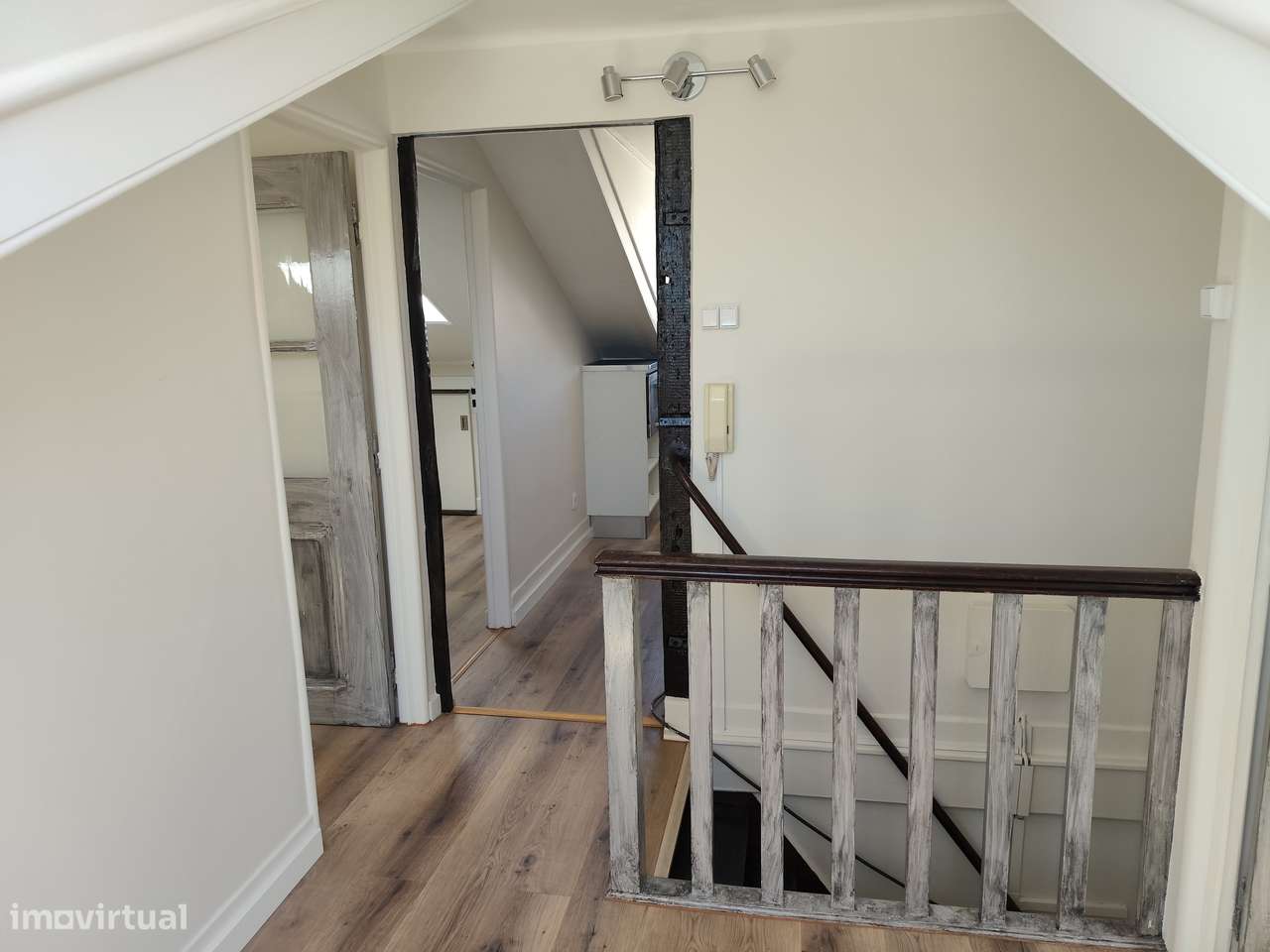 Arrenda-se T2 no centro de Alcântara - Grande imagem: 4/15