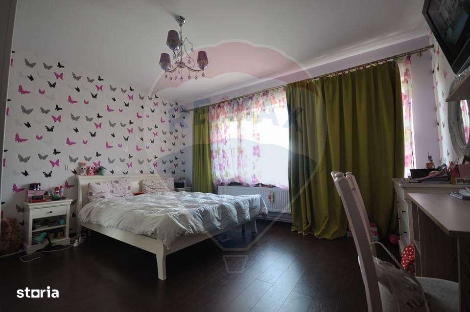 Vilă de închiriat in SANPETRU - zonă liniștită, curte mare - Imagine principală: 5/9