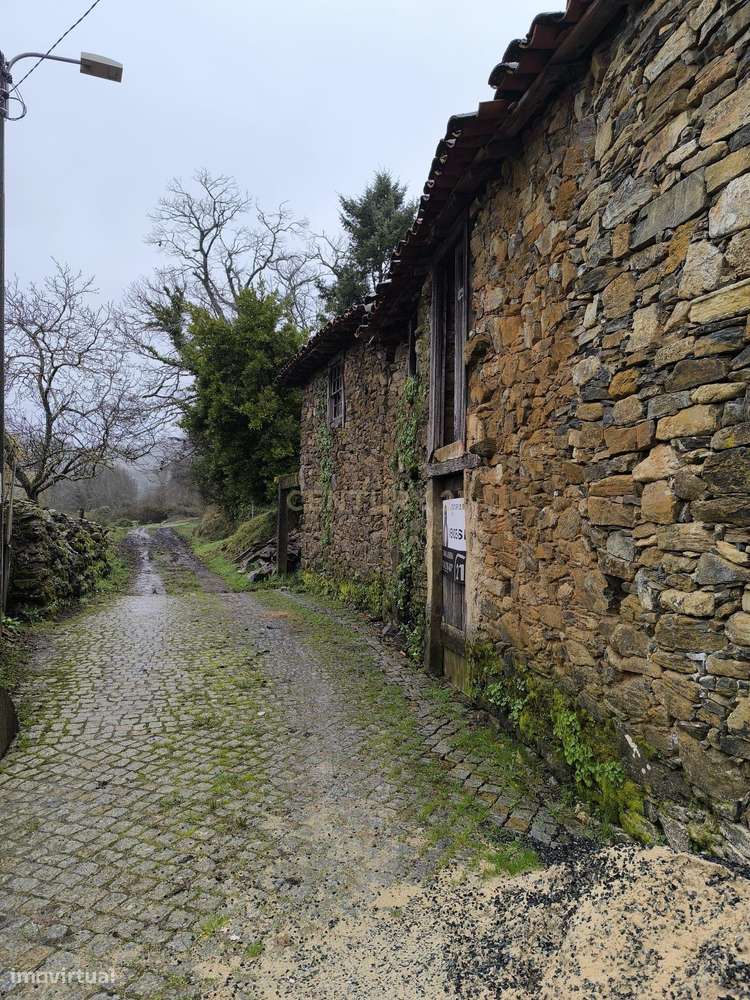 Moradia para reconstruir - Grande imagem: 2/8