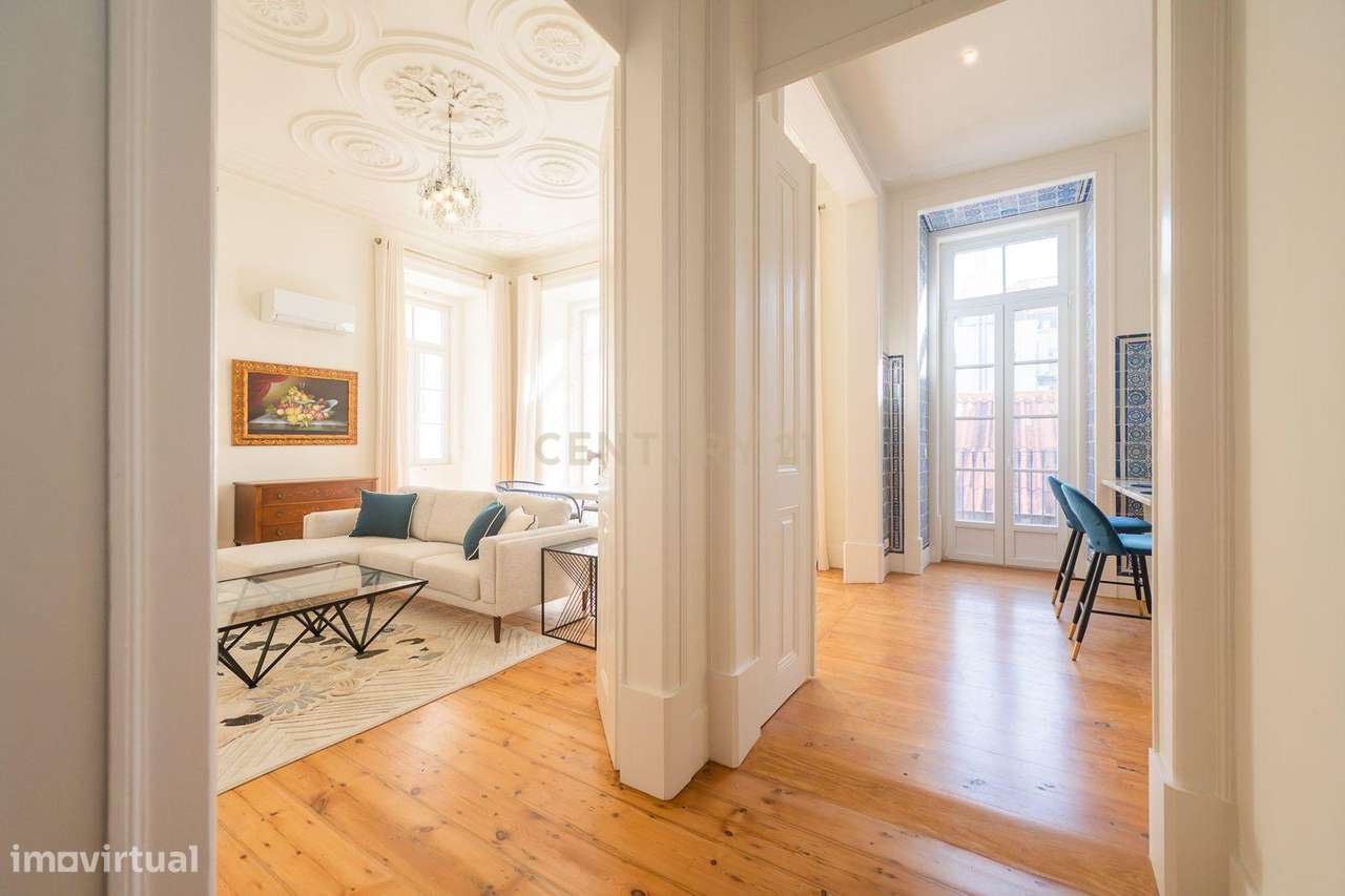 Elegante Apartamento T2 c/ 2 WC's | Totalmente Remodelado e Equipado - Grande imagem: 2/32