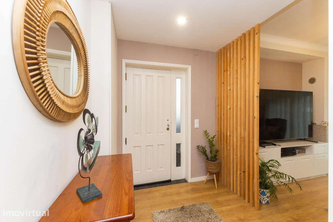 Moradia T4 na Maia – Renovada, 3 Frentes, Terraço e Garagem a...-4