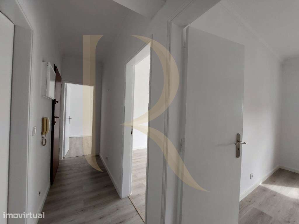 Apartamento T2 com elevador e com remodelação nas Paivas - Amora - Grande imagem: 5/16