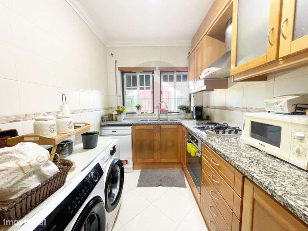 Moradia geminada no centro da Foz do Arelho-7