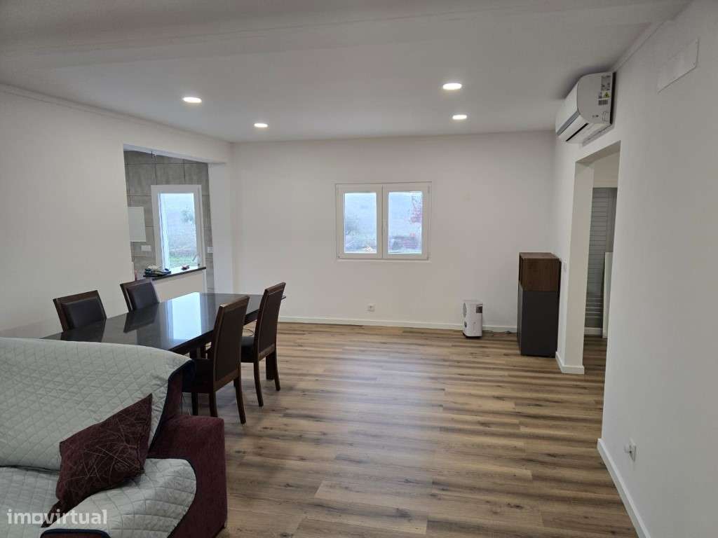 Simpática Moradia Térrea T2 com Piscina - Totalmente Remodelada-6