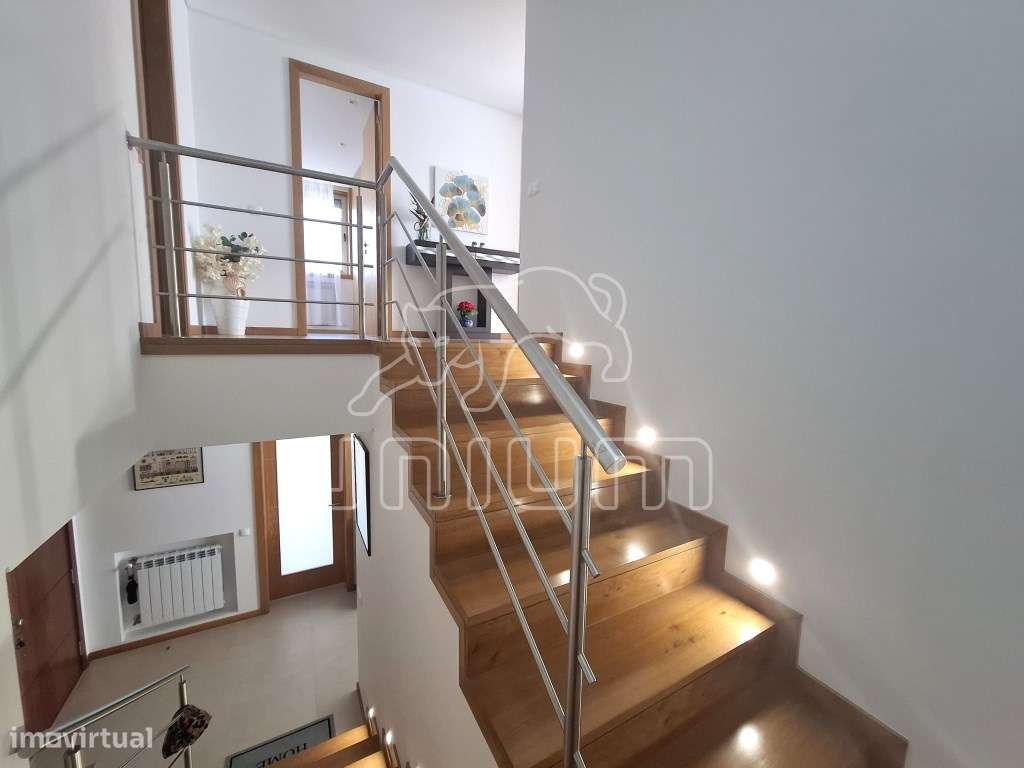 Fabulosa Moradia Geminada T3 com Jardim-14