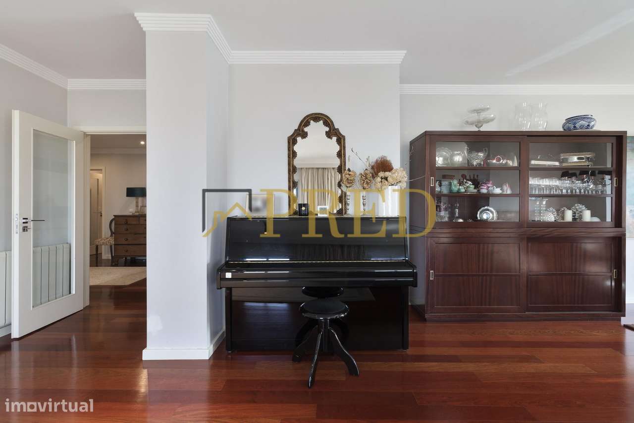 Apartamento T5, inserido no condomínio fechado 'Edifício Plaza'-11