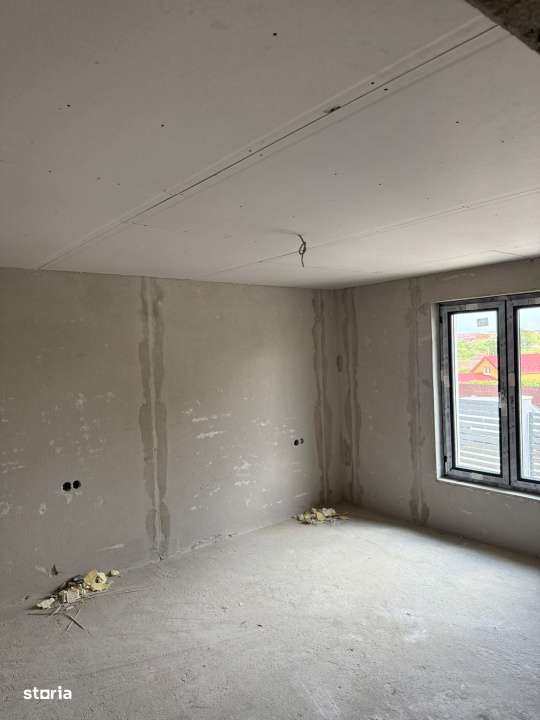 Casa individuala cu 4 camere 2 bai si terasa in Sura Mica-4