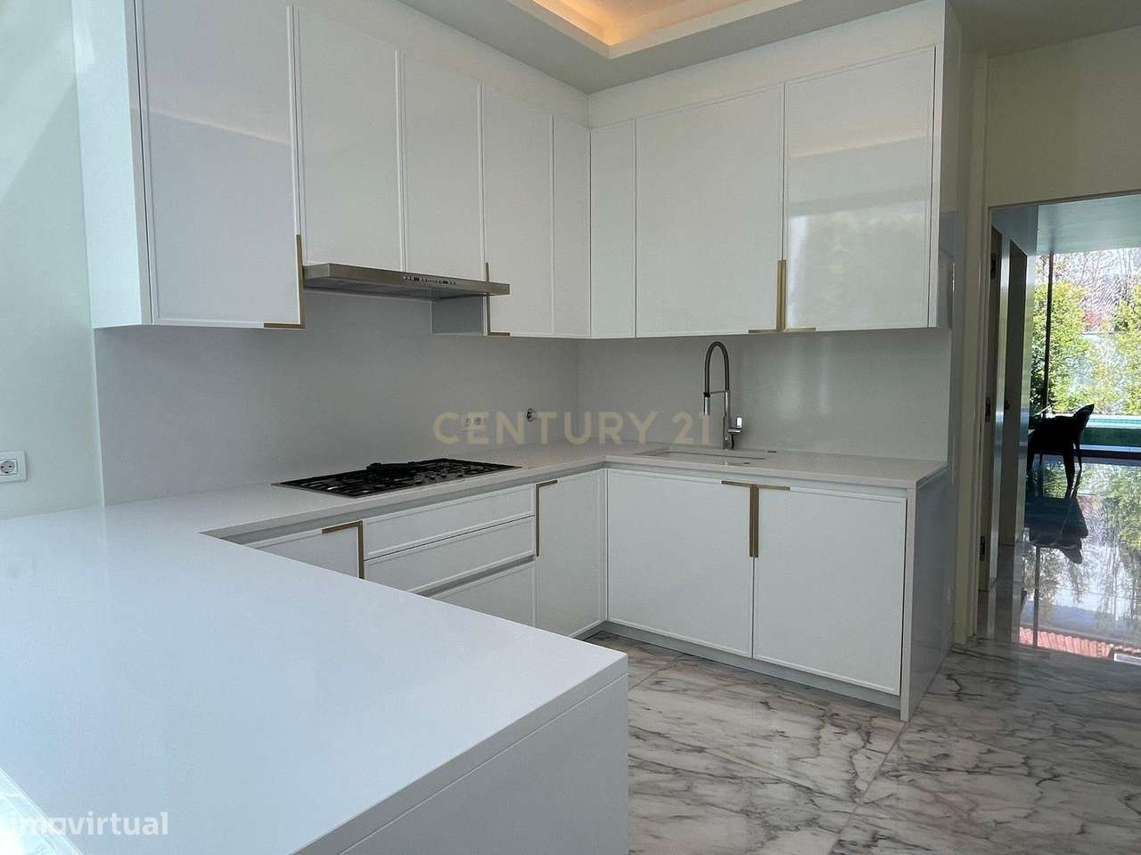 Moradia T3+1 em Cascais com Piscina Privada, Varandas e Jardim - Grande imagem: 4/23