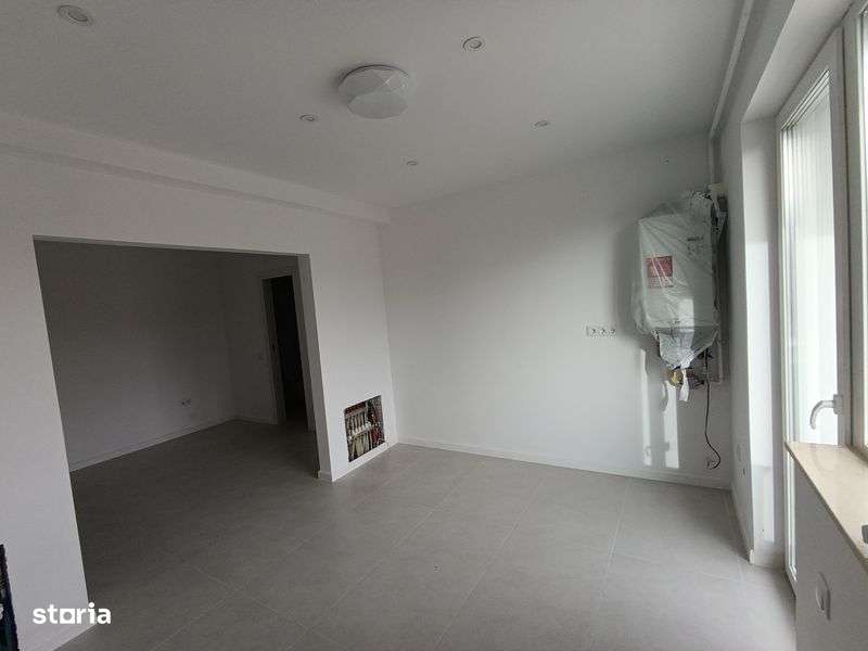 Vand apartament cu 3 camere - Imagine principală: 4/8