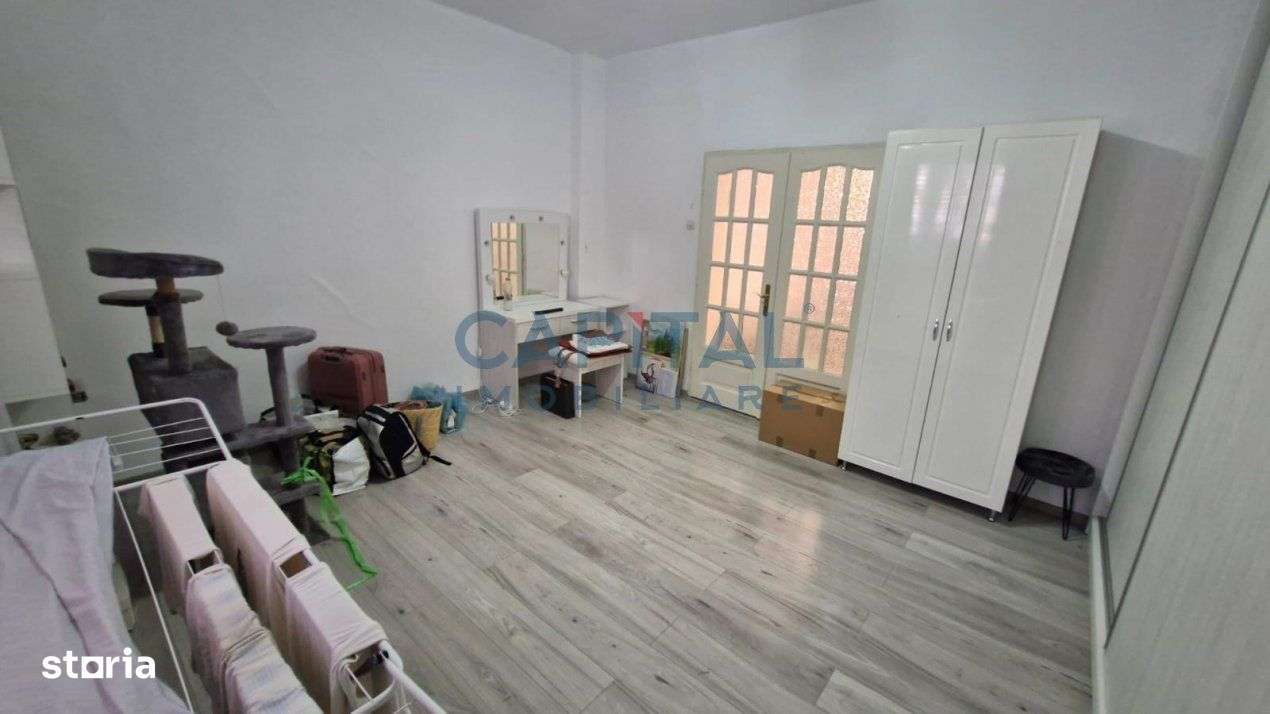 Casa Rogerius singur in curte, amenajata in doua apartamente comision - Imagine principală: 4/10