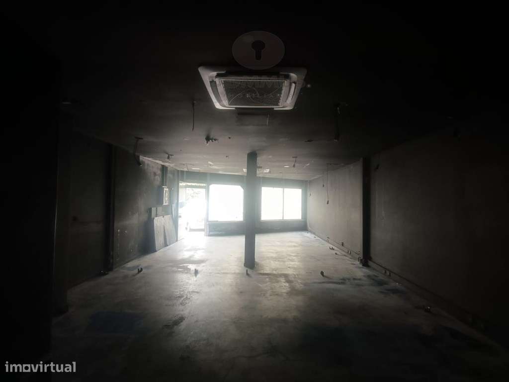 Loja de rua no centro de Loures - Grande imagem: 5/13