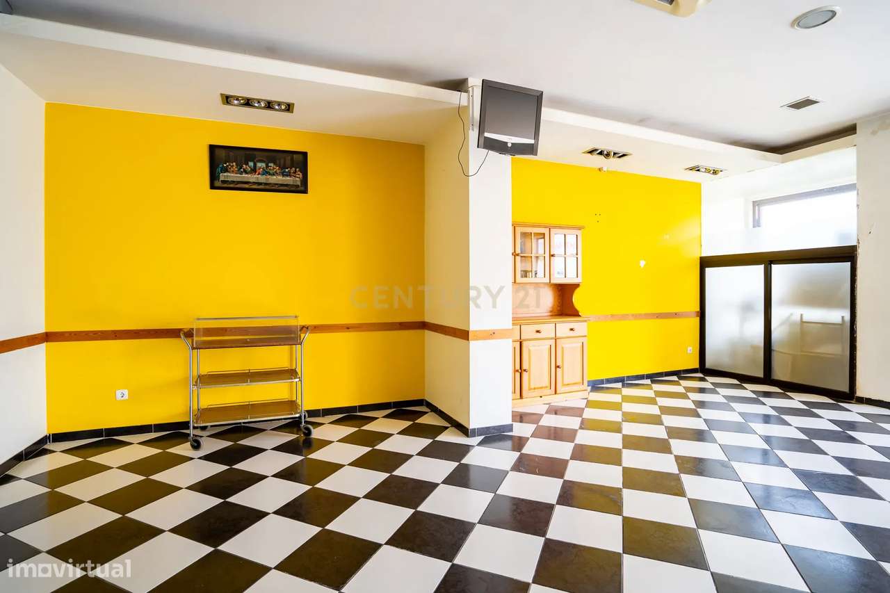 Loja com 95m2 com extração de fumos - Grande imagem: 5/22