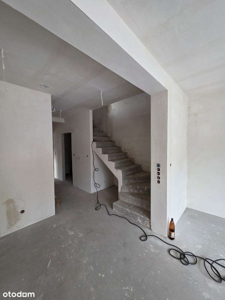 Dom z garażem o pow. 122 m2 - prawa strona - Pełny obrazek: 4/20