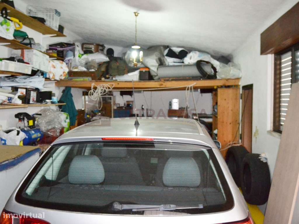 Vende-se excelente Moradia V7 com Garagem-29