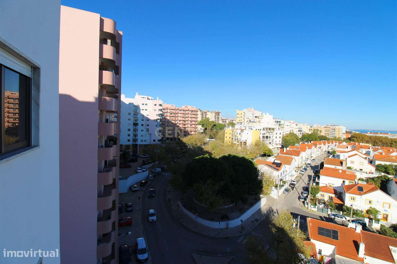 Apartamento T3 com Vista Panorâmica em Almada-29