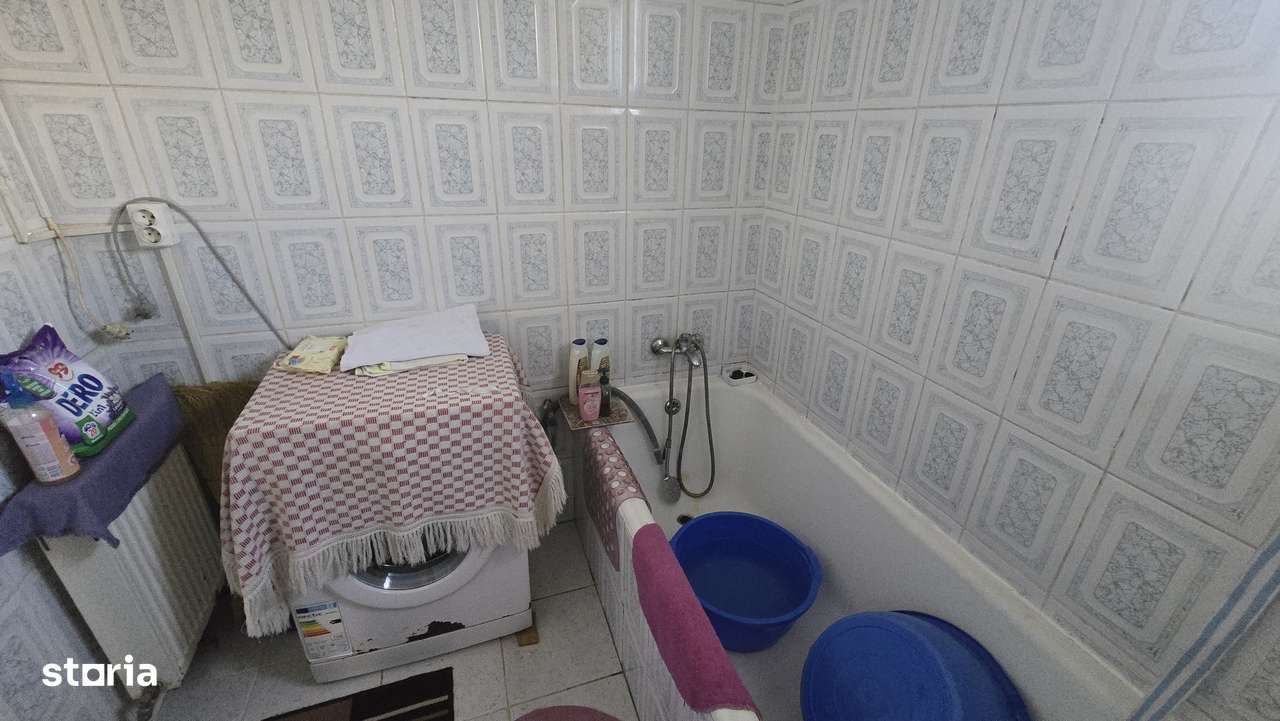 Vand casa caramida si teren 740 mp in Roman-8